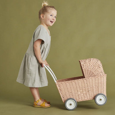 Puppenwagen aus Rattan