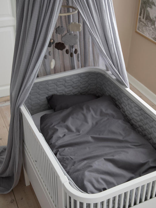 Tour de lit matelassé pour bébé 
