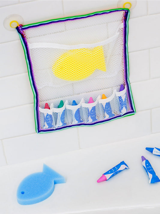 Buntstifte zum Malen in einer Badewanne mit Organizer und Schwamm