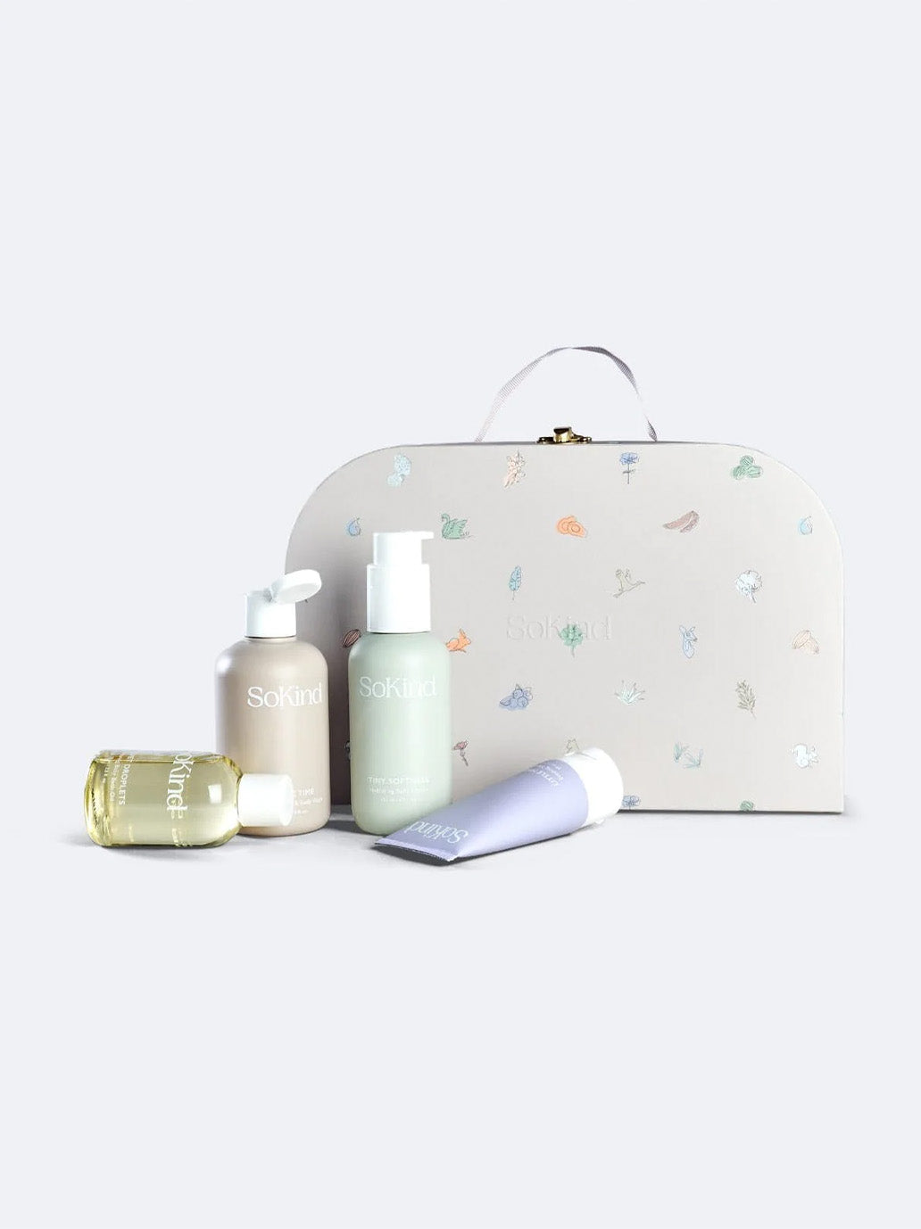 Cher kit de soins pour bébé dans une valise