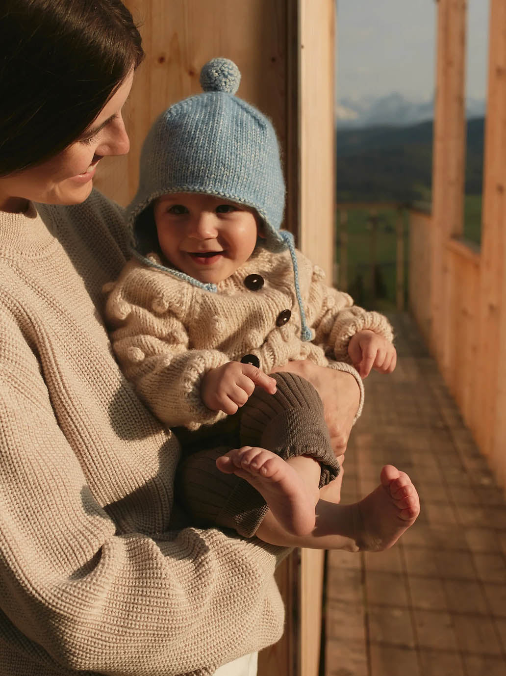 Babymütze aus Merinowolle mit Bommel