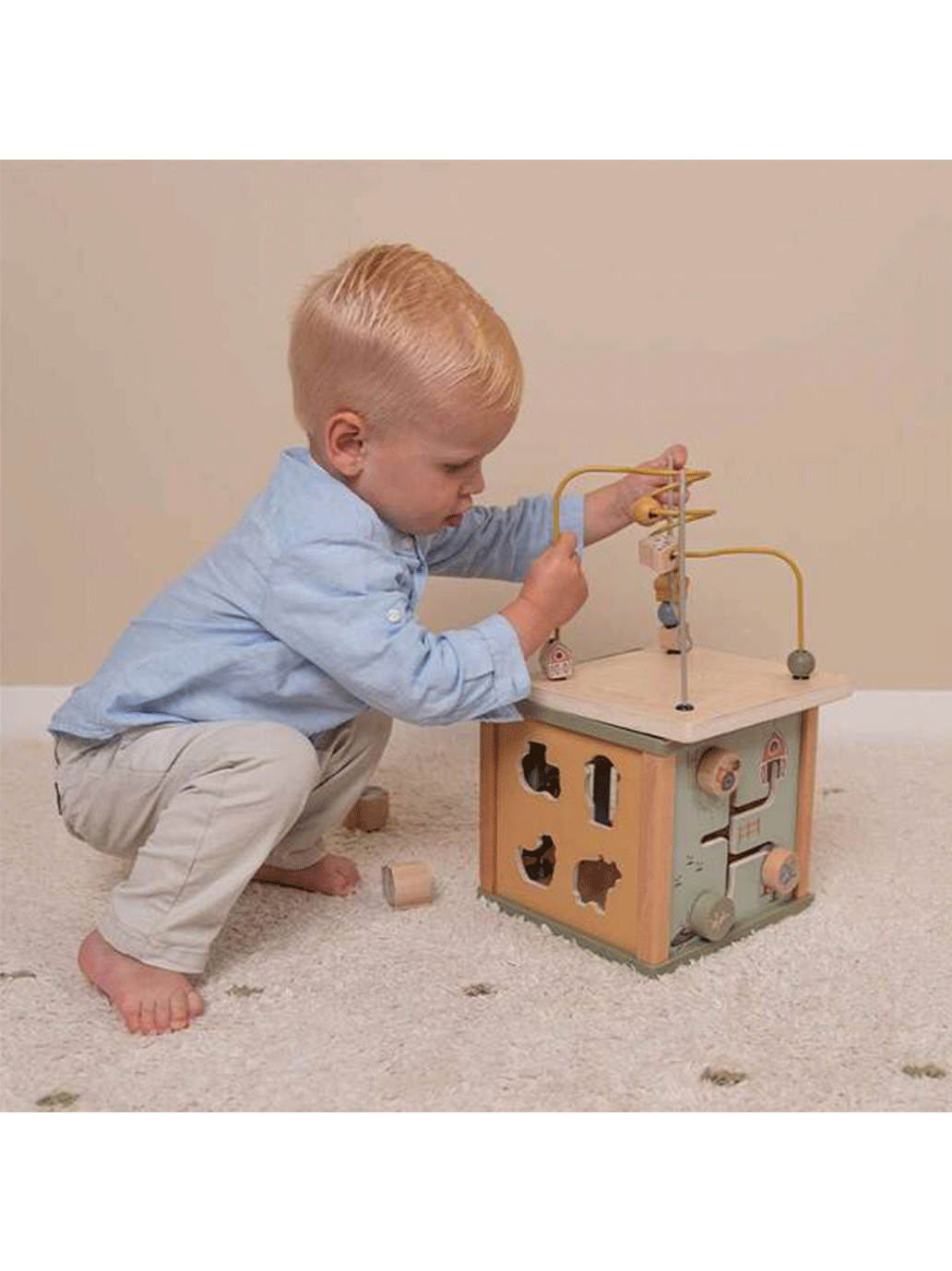 Cube d'activités en bois