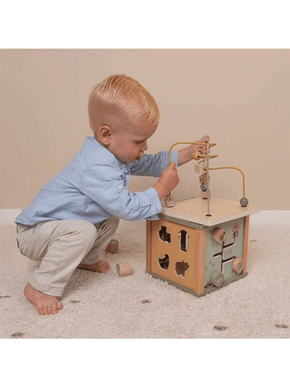 Cube d'activités en bois