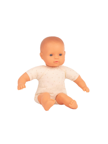 Une poupée au ventre mou