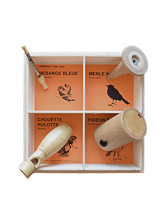Satz von Holzinstrumenten, um die Geräusche von Vögeln zu imitieren