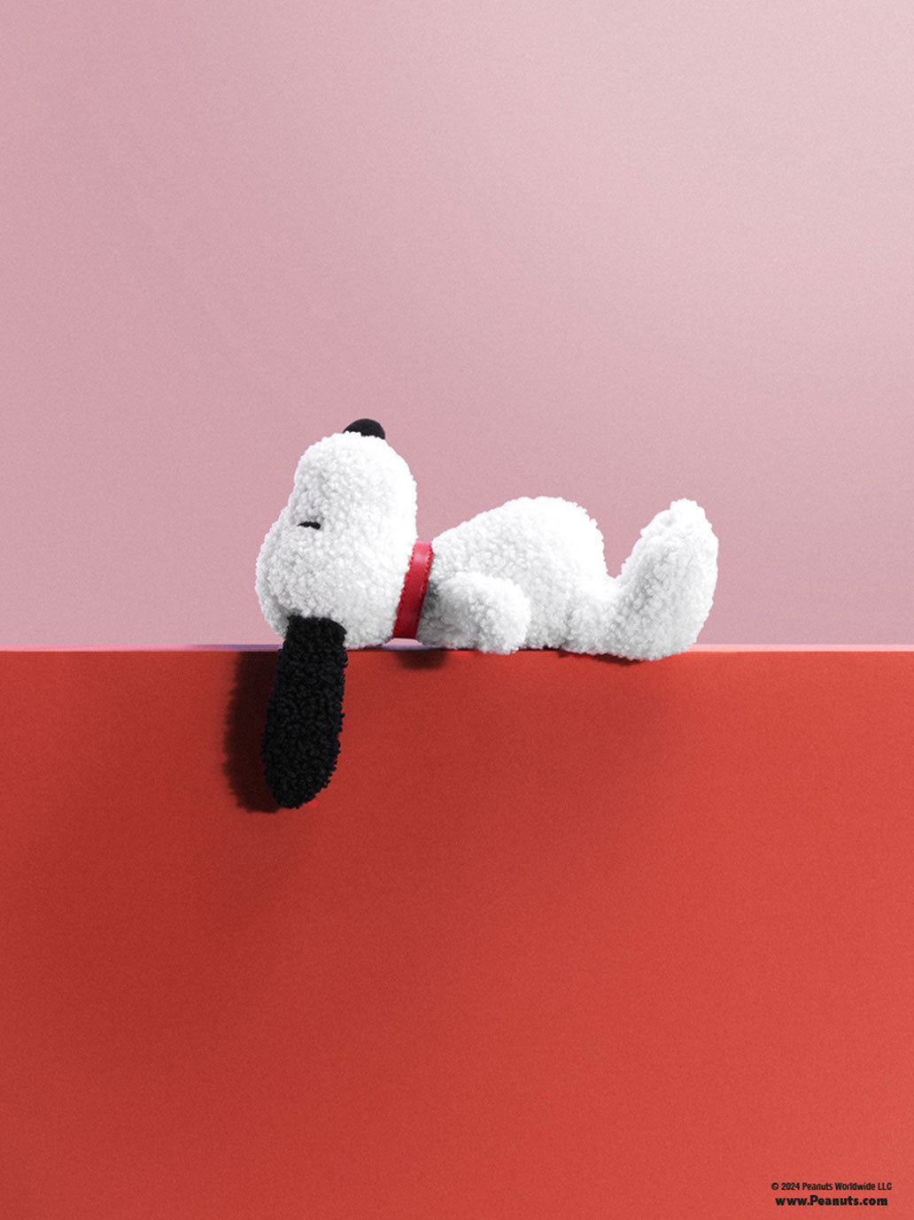 Peluche Snoopy dans une boîte cadeau