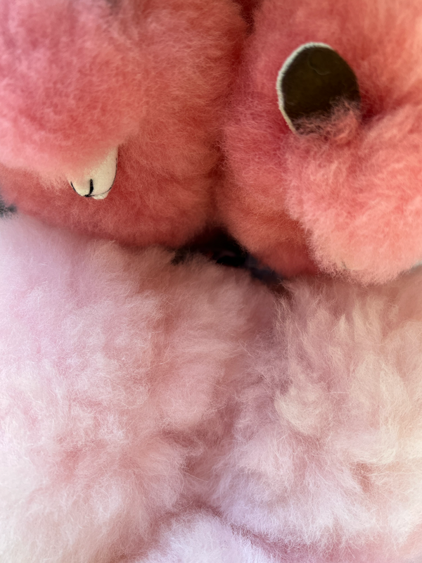 Natürliches Alpaka-Spielzeug zum Stressabbau pink