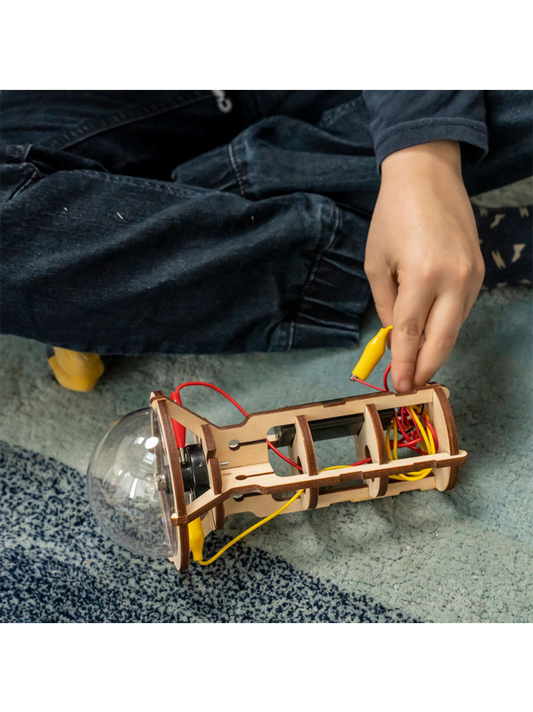 STEM-Spielzeug, erstellen Sie Ihre eigene Taschenlampe