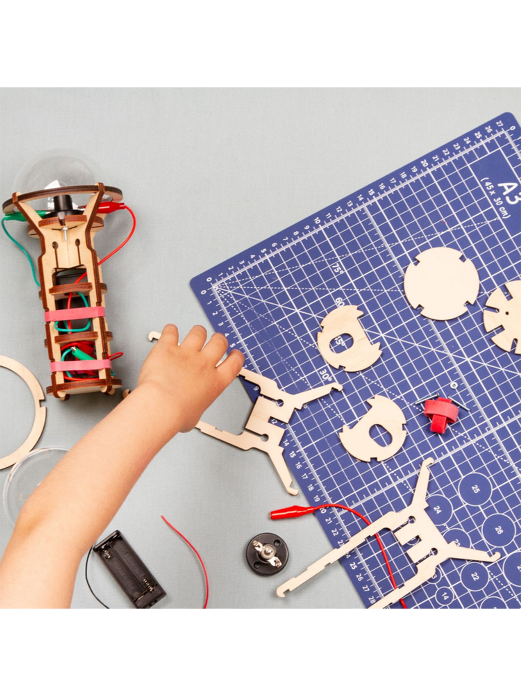 STEM-Spielzeug, erstellen Sie Ihre eigene Taschenlampe