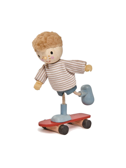 Edward sur une poupée de skateboard en bois 