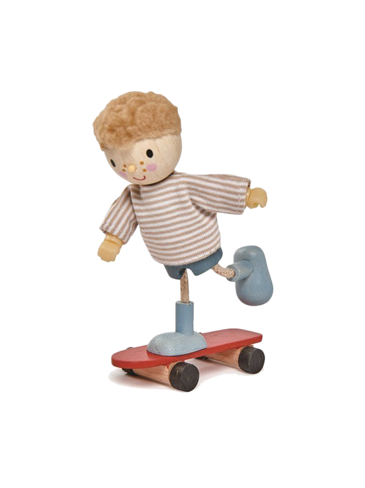 Edward auf einer Skateboard-Holzpuppe